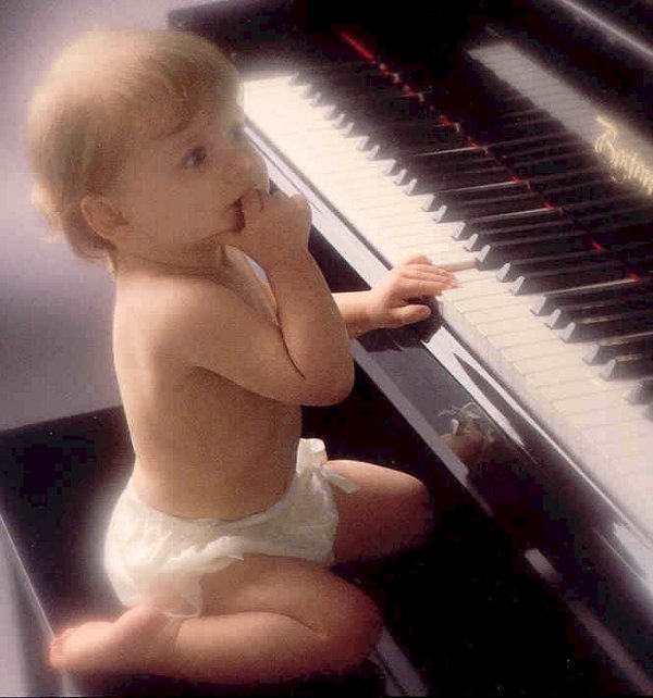 пианино и ребенок
